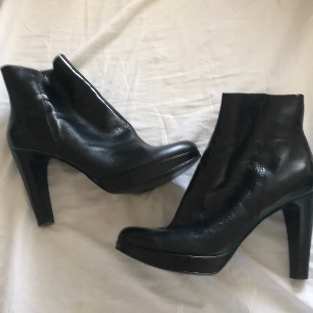 Leather angle boots